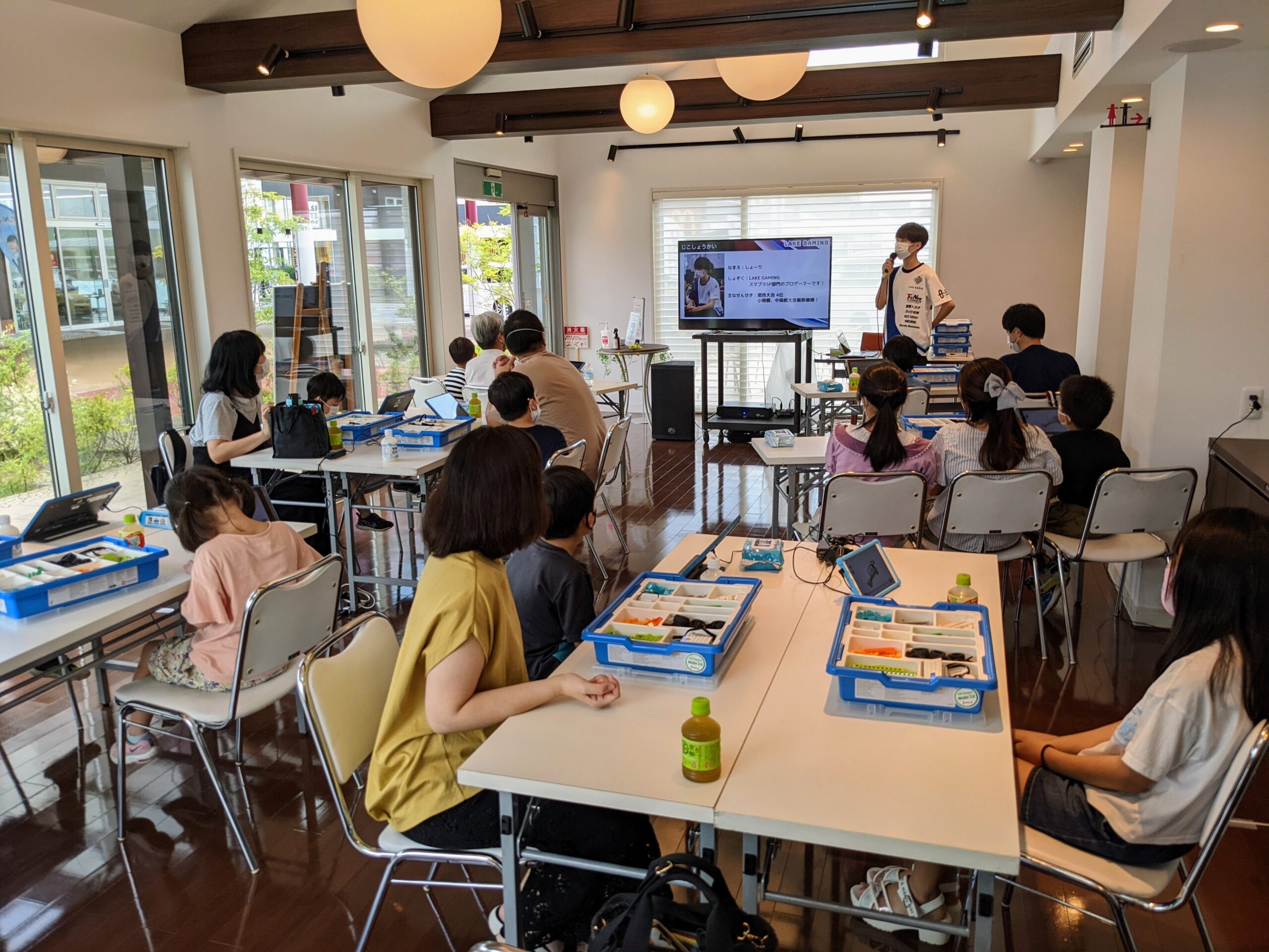 滋賀トヨタ堅田店様にて夏休みプログラミング教室を実施いたしました